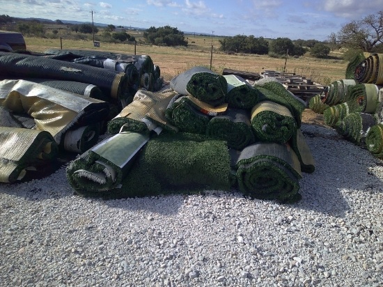 (1) PC OF APPROX 7FTx18FT TURF