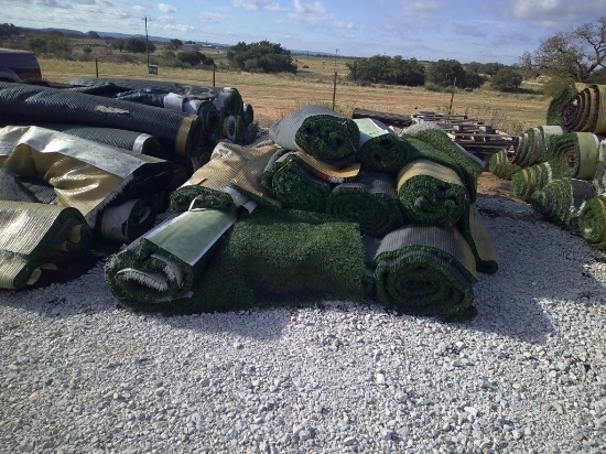 (1) PC OF APPROX 7FTx18FT TURF