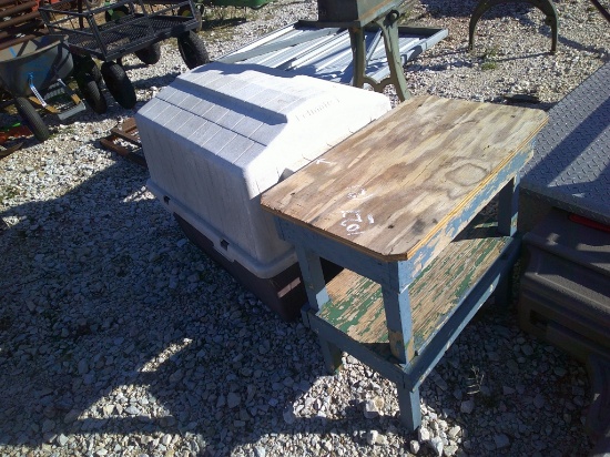 DOG HOUSE/TABLE