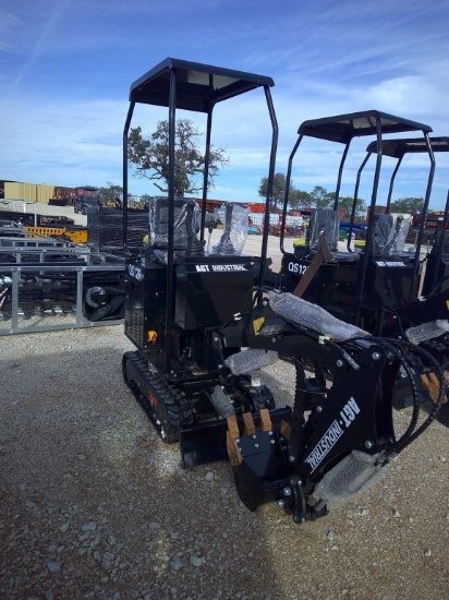 AGT INDUSTRIAL QS12R MINI EXCAVATOR