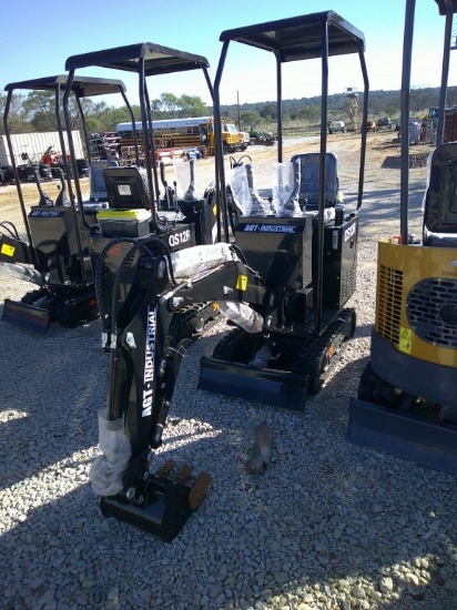 AGT INDUSTRIAL QS12R MINI EXCAVATOR