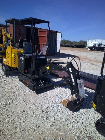 AGT INDUSTRIAL QS12R MINI EXCAVATOR