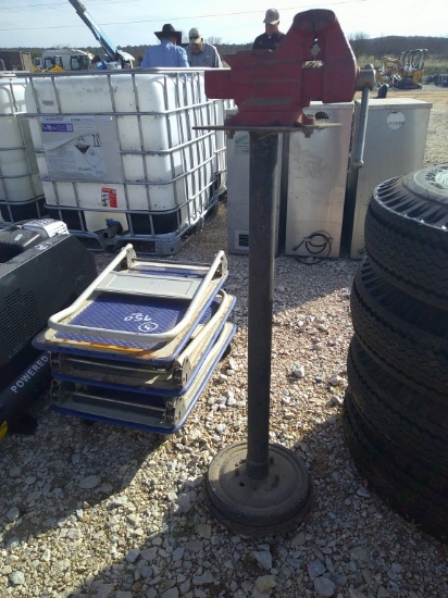 VISE ON STAND