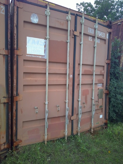 40FT SEA CONTAINER- USED- HOLES IN ROOF