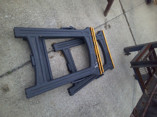 PLASTIC SAW HORSES