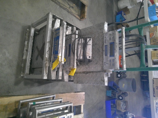 DRIVE-OVER SCALES W/ AA BATTERIES