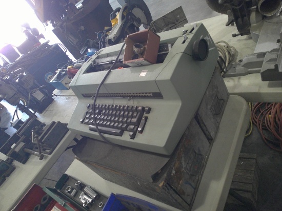 OLD TYPEWRITER
