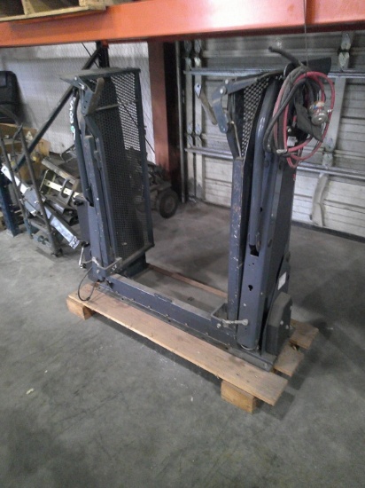 WHEEL CHAIR LIFT
