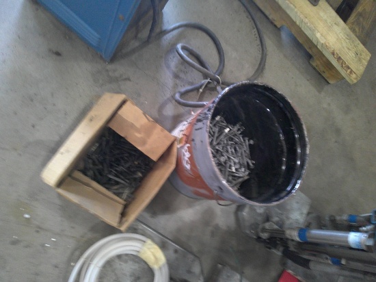 FLOOR SCREWS