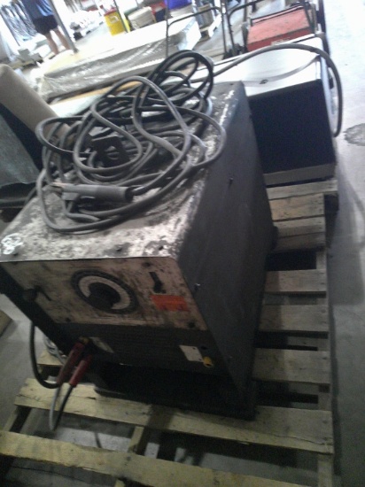 MILLER D/A LARC 250 WELDER