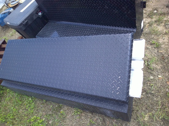 DIAMOND PLATE TOOL BOX