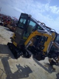 AGT INDUSTRIAL QH13R MINI EXCAVATOR W/ CAB