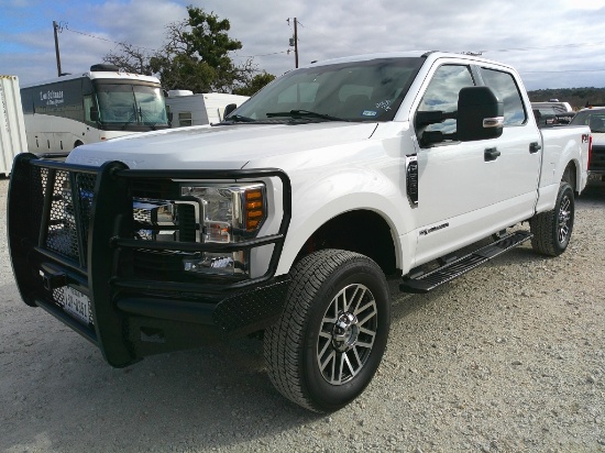 2019 FORD F250 4-DOOR PU- CLEAN!