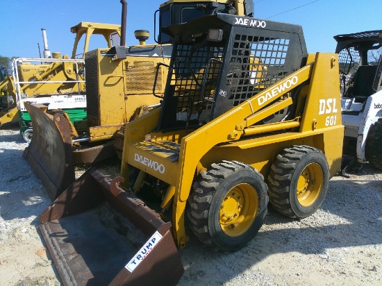 DAEWOO DSL 601 SKID STEER
