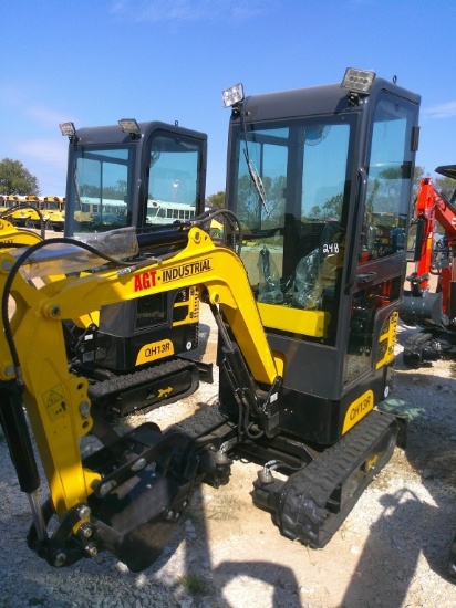 AGT INDUSTRIAL Q813R MINI EXCAVATOR