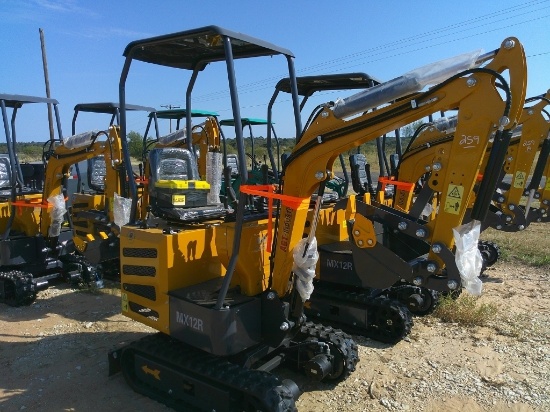 AGT INDUSTRIAL MX12R MINI EXCAVATOR