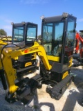 AGT INDUSTRIAL Q813R MINI EXCAVATOR