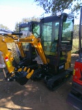 AGT INDUSTRIAL H13R MINI EXCAVATOR
