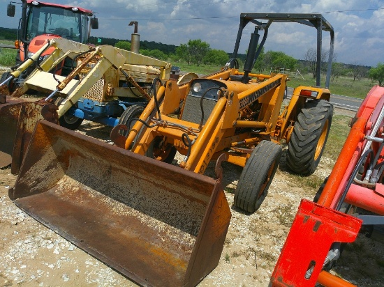 CASE 380 TRACTOR