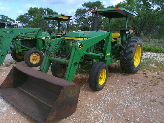 JD 2440 FARM TRACTOR