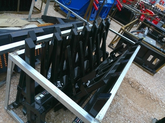 WOLVERINE PALLET FORK W/ 5 TEETH