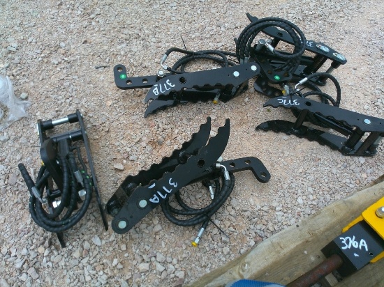 (1) HYD THUMP F/ MINI EXCAVATOR