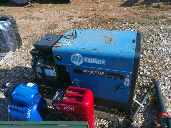 MILLER BOB-CAT 225G WELDER
