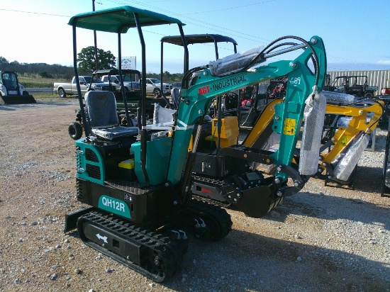 AGT INDUSTRIAL QH12R MINI EXCAVATOR
