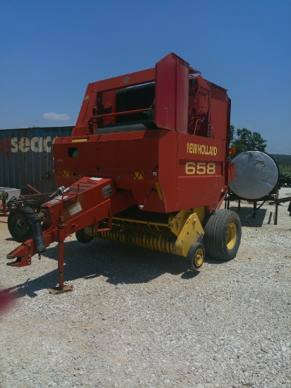 NEW HOLLAND 658 ROUND BALER W/ COMPUTER