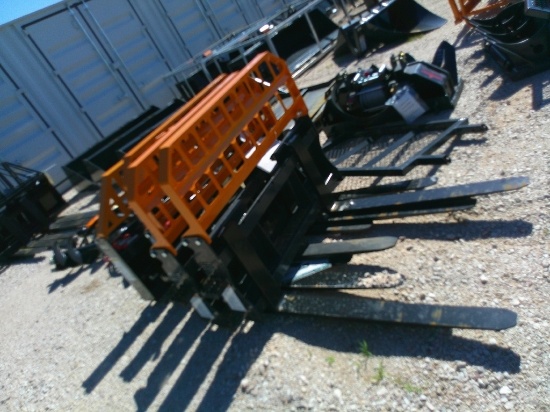 LAND HONOR 42" PALLET FORKS F/ SKID STEER