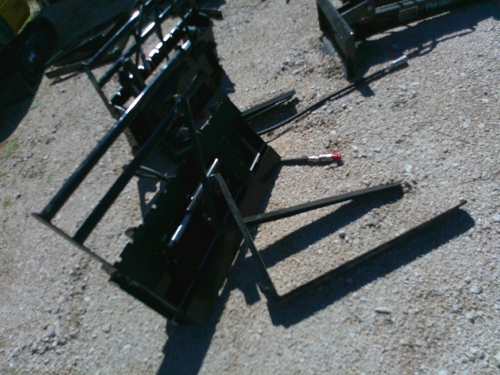 FUTURE 30" FORKS F/ MINI SKID STEER