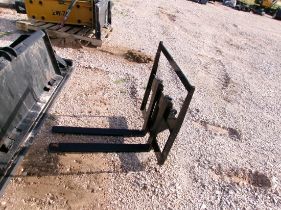 SET FORKS F/ MINI SKID STEER