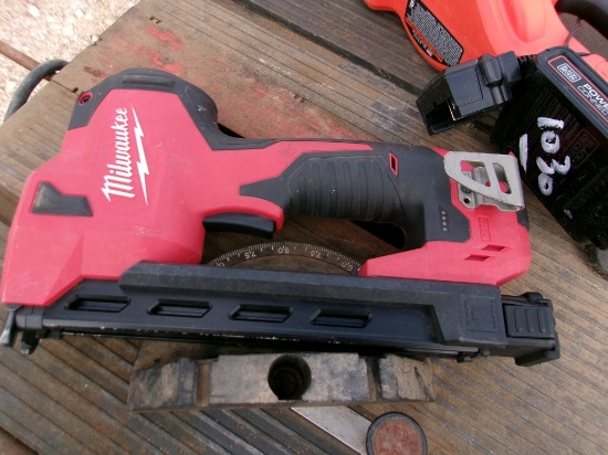 MILWAUKEE NAILER