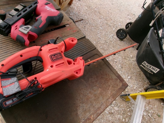 B&D ELECT HEDGE TRIMMER