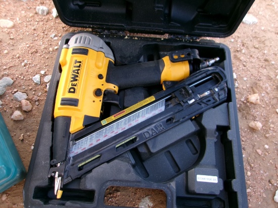 DEWALT AIR NAILER