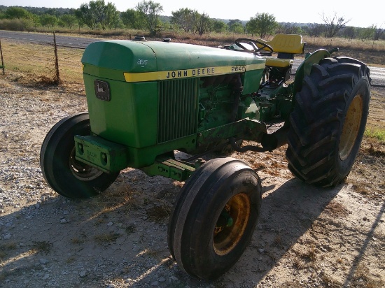 JOHN DEERE 2640 FARM TRACTOR