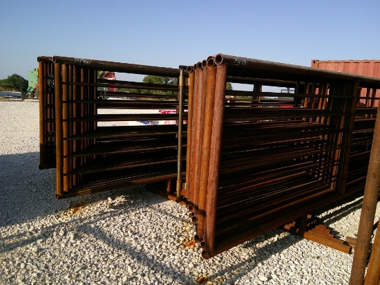24FT FREE-STANDING PANELS- 1 W/ 8FT GATE