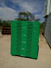 4FTx3FT 4" PLASTIC PALLETS- NEW