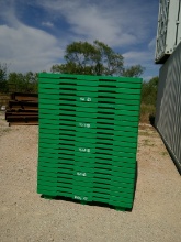 4FTx3FT 4" PLASTIC PALLETS- NEW