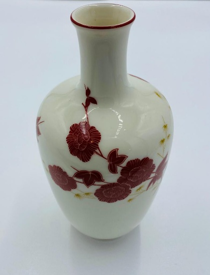Lorenz Hutschenreuther Germany Vase. Floral Design
