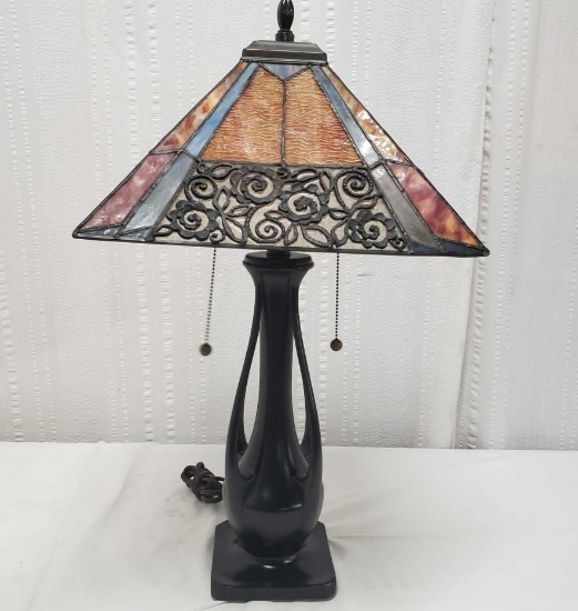 Quoizel Stained Glass Table Lamp
