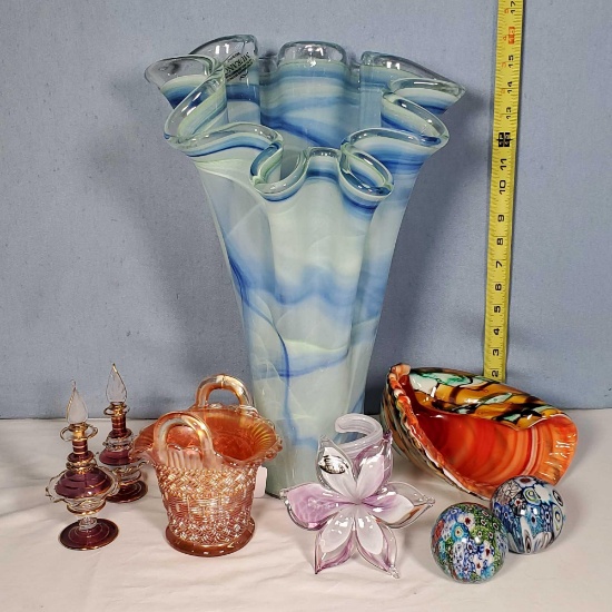 8 Pieces Vintage and Decorative Art Glass