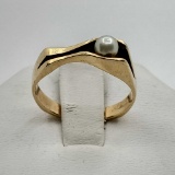 Post Modernist Design Pearl Ring Set in 14k Gold