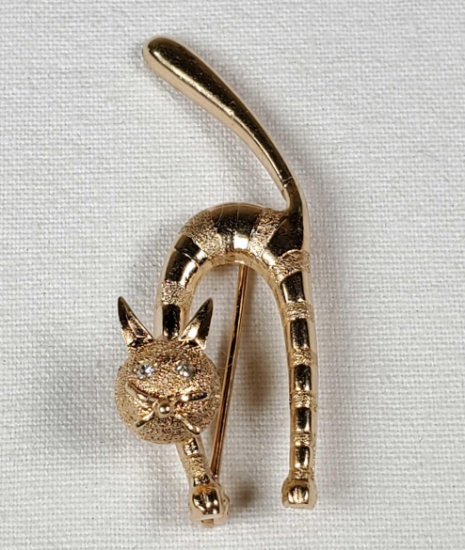 14k Gold Cat Pin with Diamond Eyes