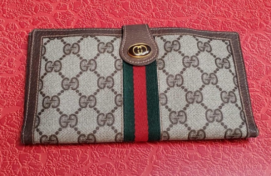 Authentic Vintage Pre-Owned Gucci Wallet with COA