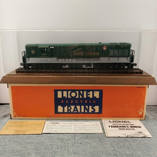 ...Lionel 6-18301 Southern Fairbanks Morse Train Master Diesel Engine "8301" With Display