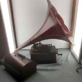 Edison Standard Phonograph With 4 Minute Model H Reproducer & Horn