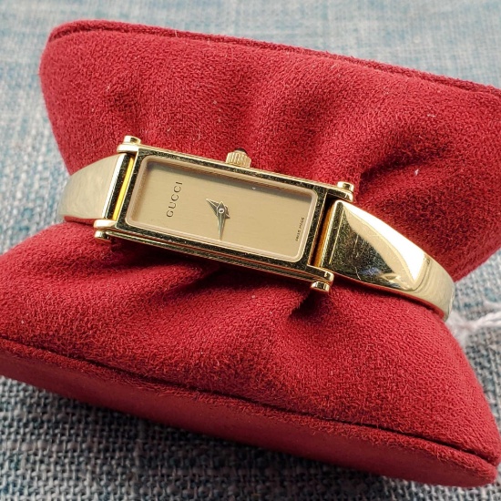 Used Gucci Model 1500L Gold Plated Bangle Ladies Wrist Watch