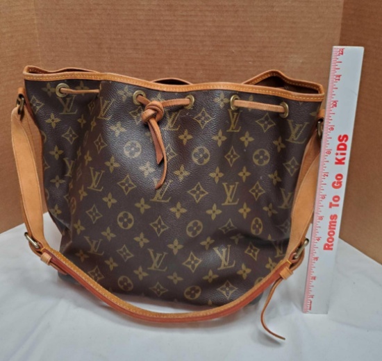 AUTHENTIC w COA! Louis Vuitton Monogram Petit Noe Soulder Bucket