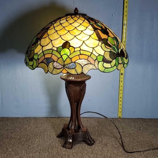 Stain Glass Shade Table Lamp